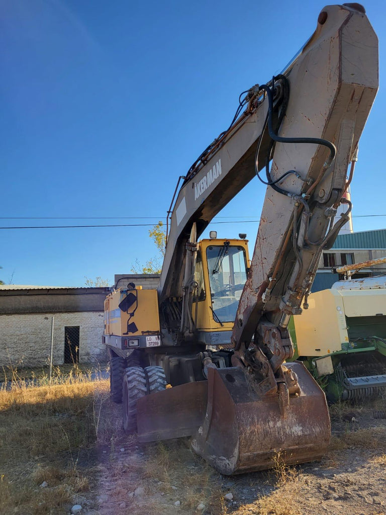 “Retroexcavadora de ruedas Åkerman EW230B – año 1996 – buen estado – lista para trabajar”